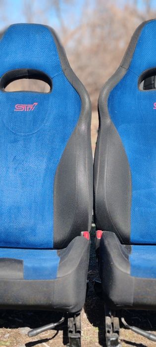 Передние сидения.