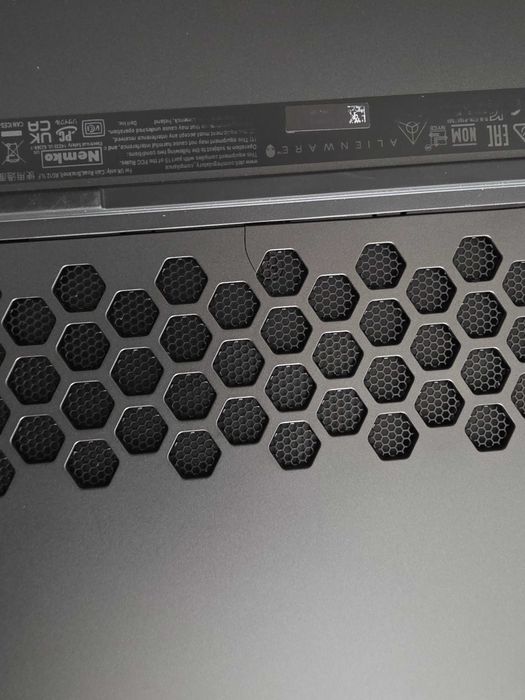 Alienware M15 R7 165hz / i7 12700 / RTX 3060 140w / 16 Ram / 512 SSD