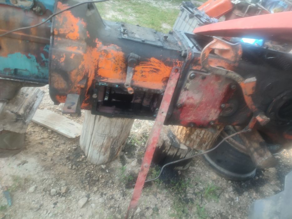 Vând piese tractor U650