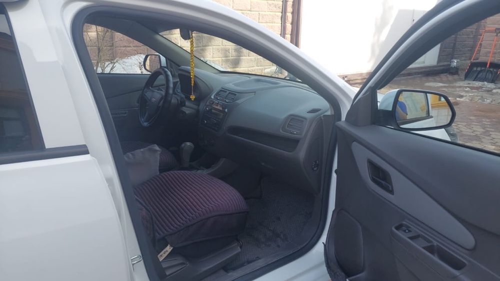 Автомобиль, шевролет кобальт , белый