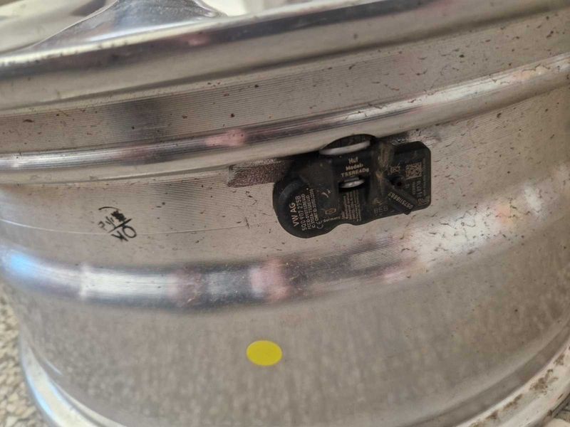 Оригинални джанти за
VW Tuareg lll R20/CR  в топ състояние