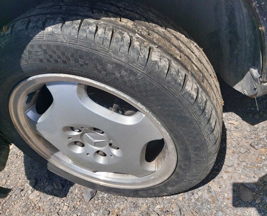 На Части W203 Мерцедес C220 Mercedes