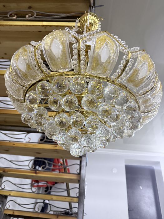 Продается люстра