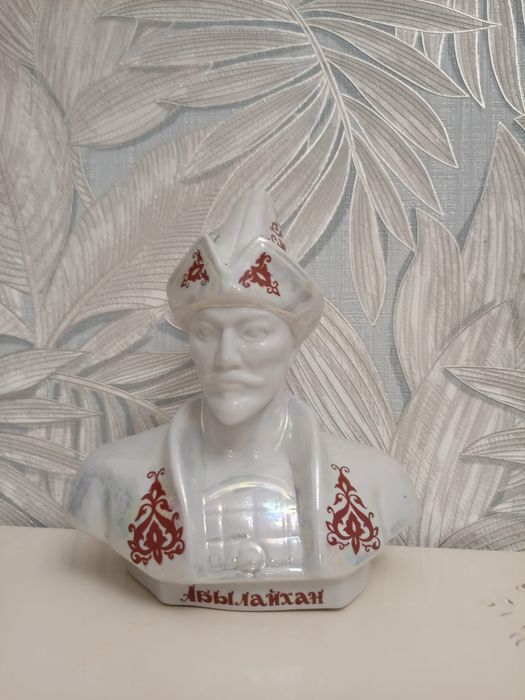 Фарфоровая статуэтка-бюст «Абылайхан»