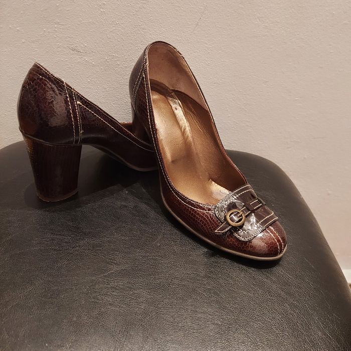 Pantofi piele lacuita maro,marimea 35.toc gros.