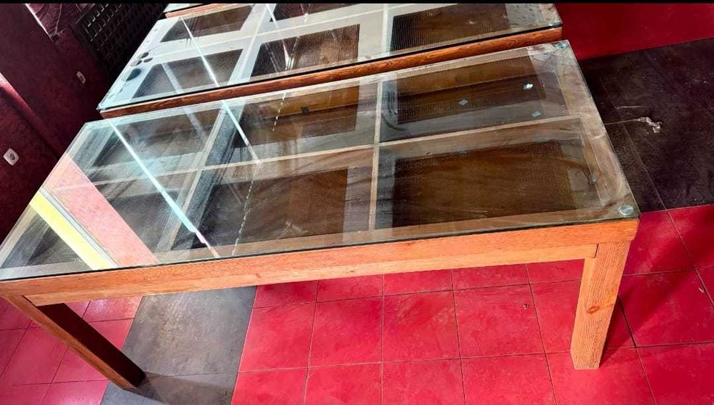 Столы из массива дерева с толстым стеклом, б/у