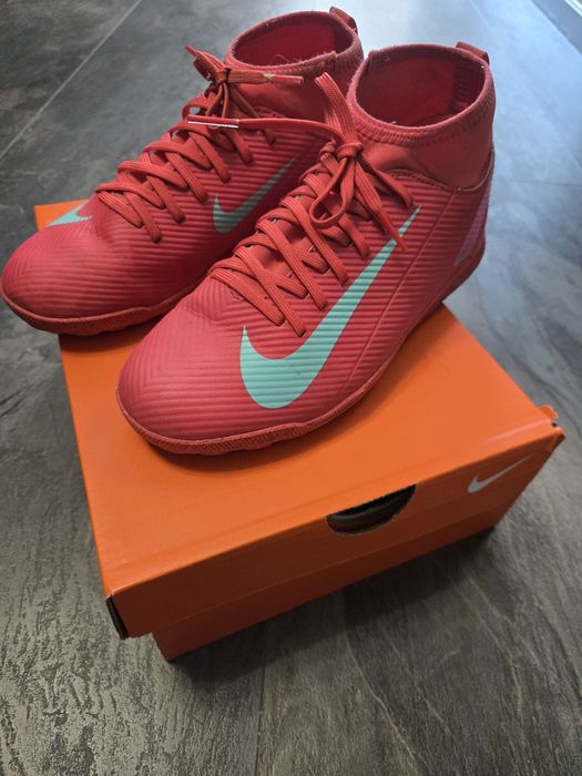 Детски футболни обувки