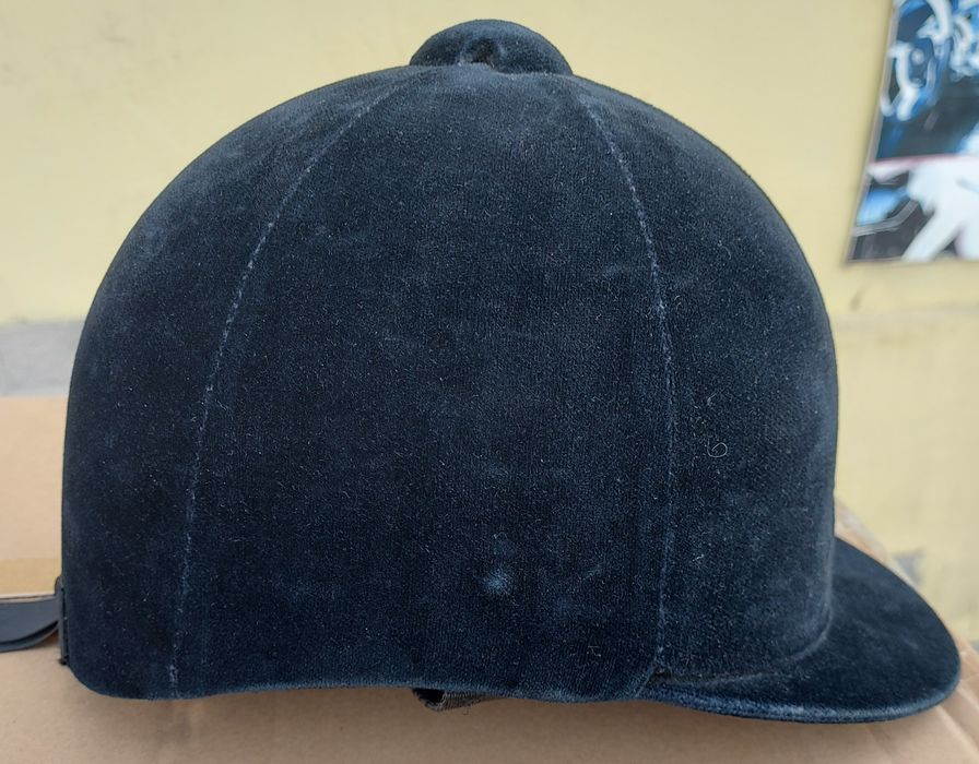 Детска Тока черно кадифе