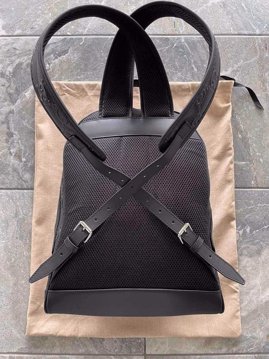 Gucci Черна Раница Релефна Естествена Перфорирана Кожа Гучи Автентична