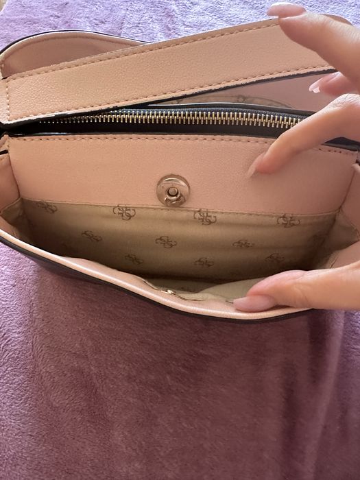 Дамска чанта Guess