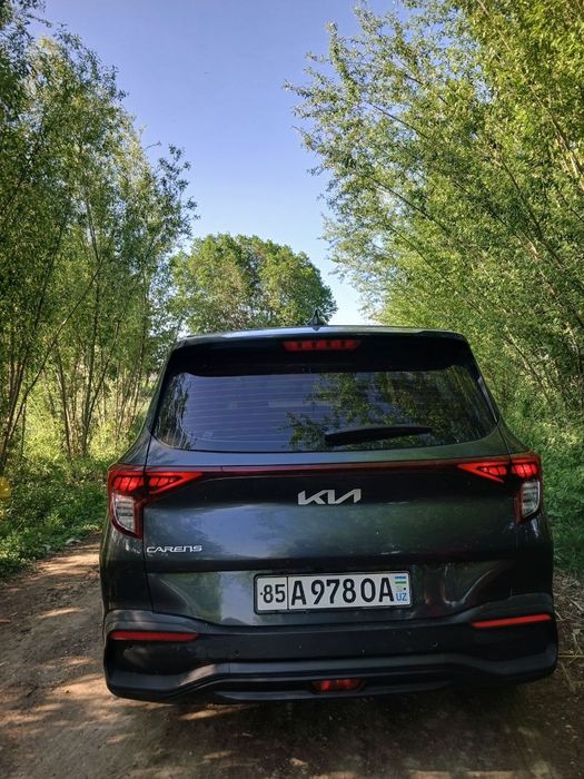 Kia carens 1 pozitsiya