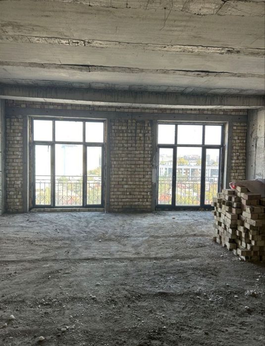 3/8/10 ЖК Барокко Дархан. 83кв. Коробка. Витражная