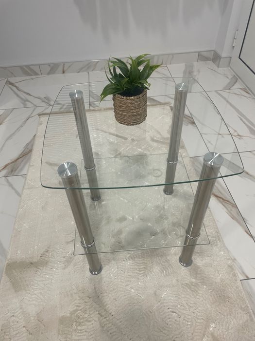 Декоративна  стъклена масичка