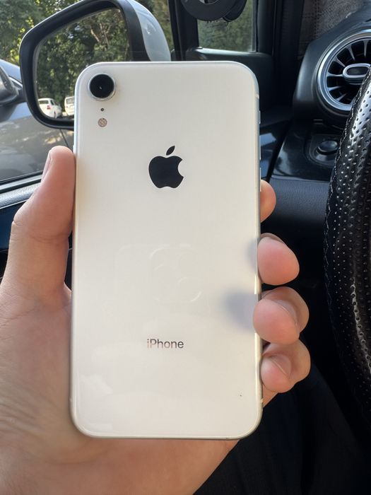 Iphone xr 64gbb.       .