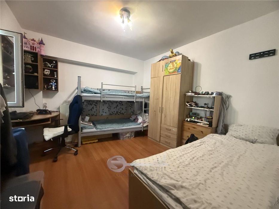 2 Cam Galata Bulevard, Et 1, Decomandat,  2 Balcoane