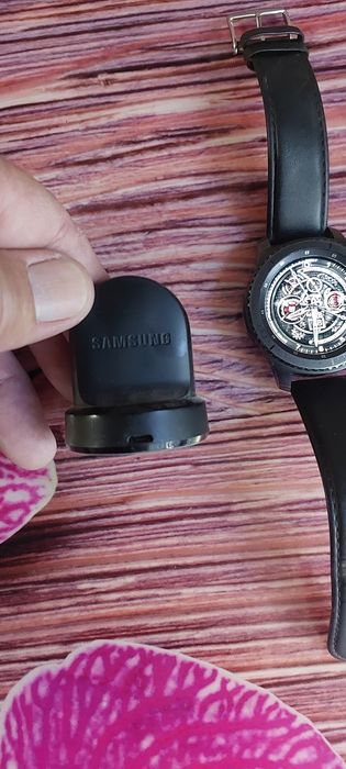 Продам часы Samsung gear 3