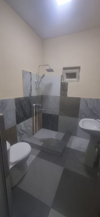 Зангиотадв 1 хонали уй ижарага берилади 250 у.е.