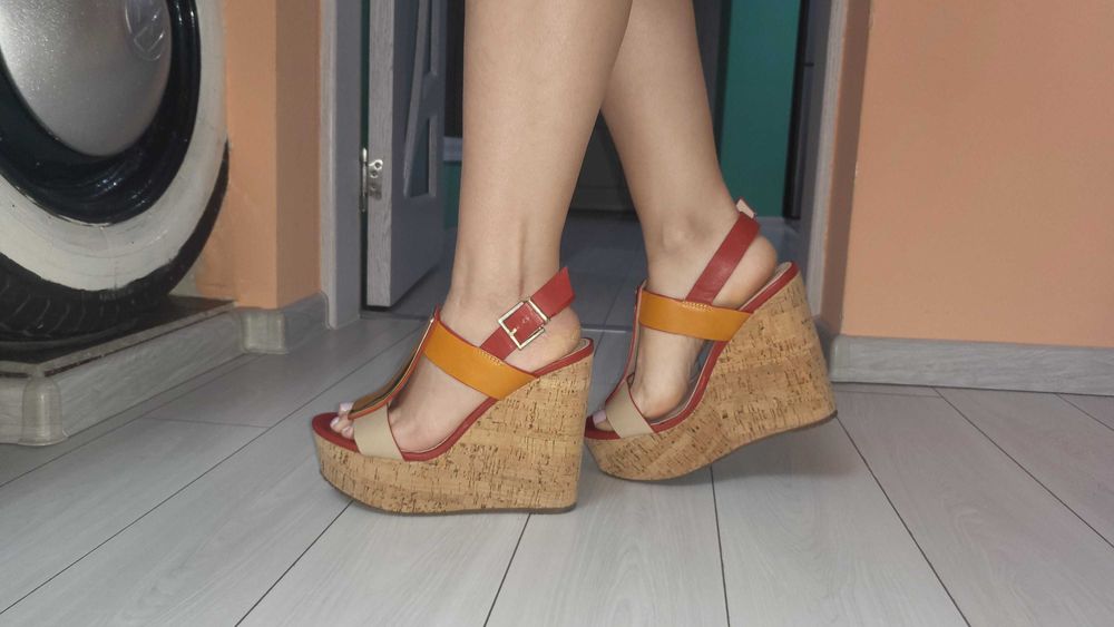 Дамски сандали на платформа