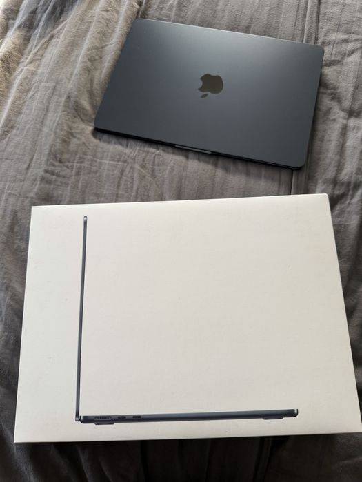 MacBook Air  M3 512 gb.