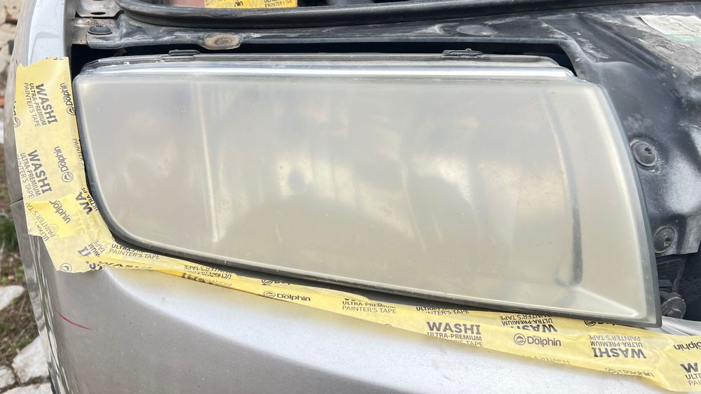 Полиране на фарове с лампа