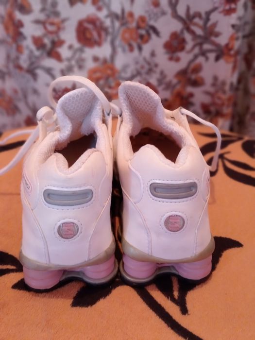 Vând sau schimb Nike Shox