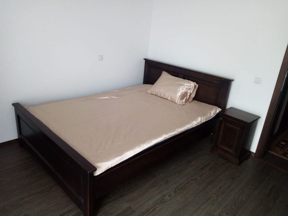 Pat din lemn masiv la atelierul din Nucet