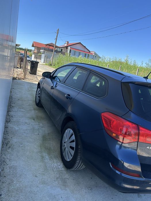 Продава се Opel Astra J 1.7cdti 2011