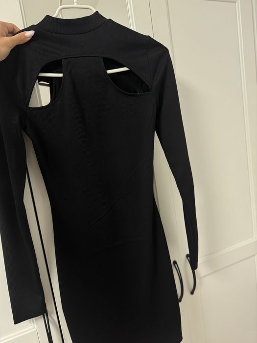 Черна дамска рокля