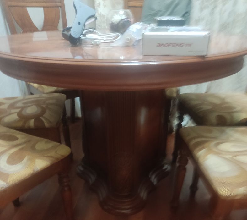 Продается стол и стулья