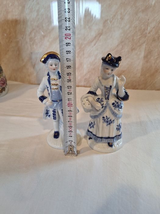 Порцеланови фигурки маркирани