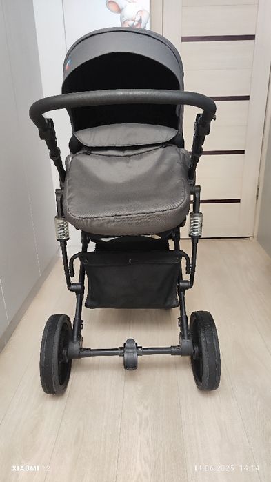 Прогулочная коляска всесезонная
