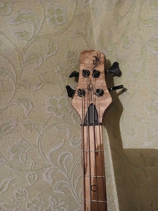 Бас гитара ручной работы
