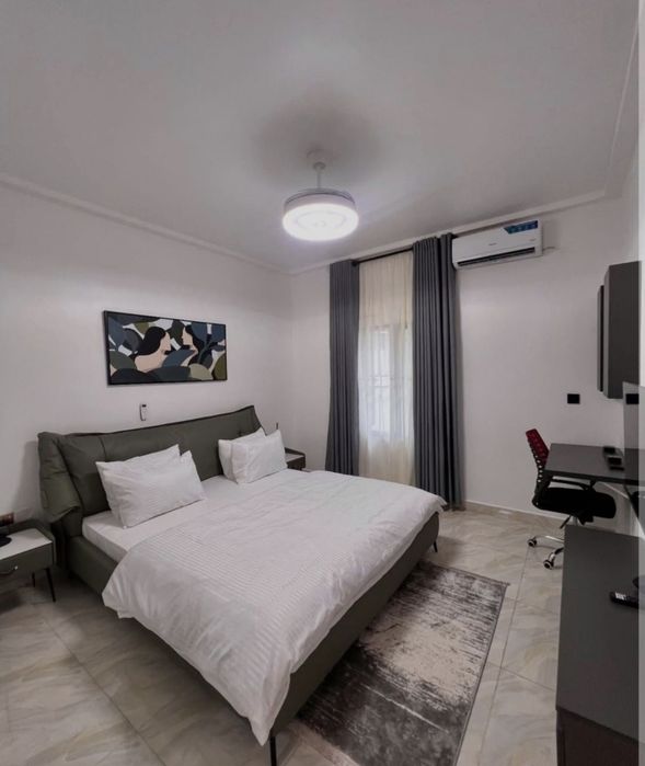 Сдаётся срочно шикарная 2 комнатная квартира на  метро Максима Горкого