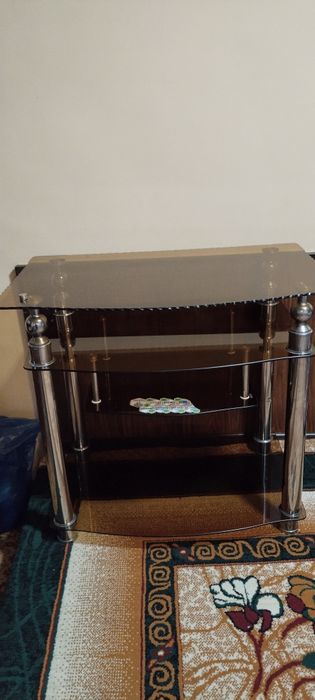 Telvizor uchun (32 va 42 duyumli) oynaliy padstavka