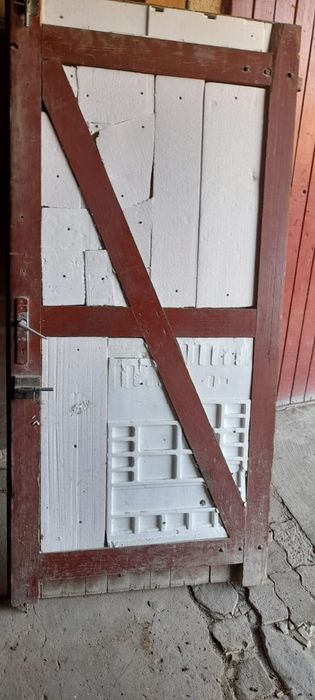 Poarta/ușa garaj din lemn