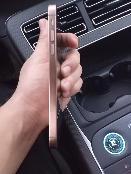 Айфон внутри ХР  128гб