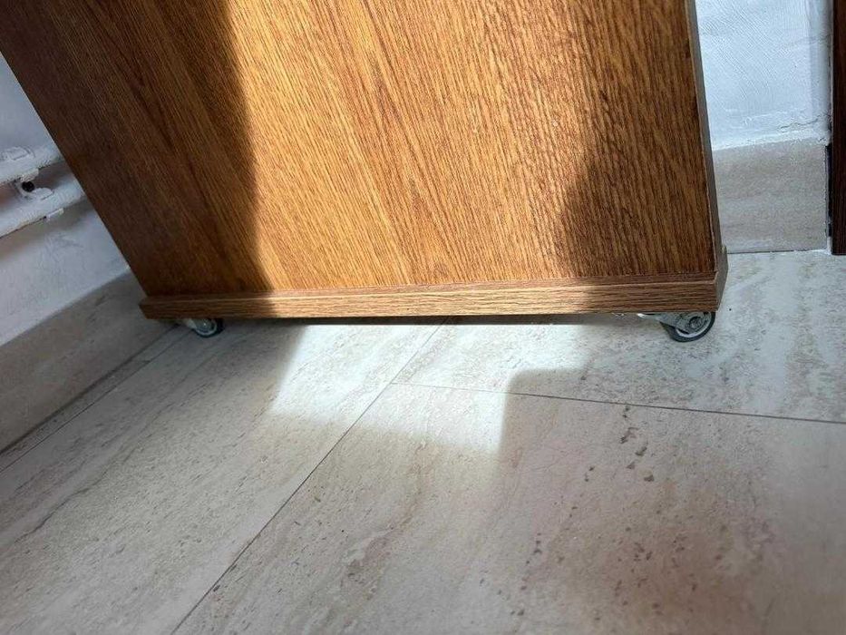 Birou scolar pe roti