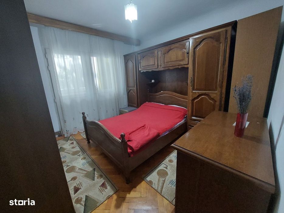 Apartament 3 camere de inchiriat – Decomandat, Etaj 1, Zona Dezrobir