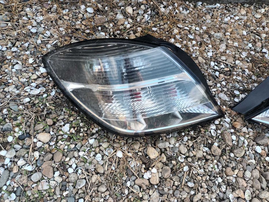ляв и десен стоп за опел астра х хечбек OPEL ASTRA H
