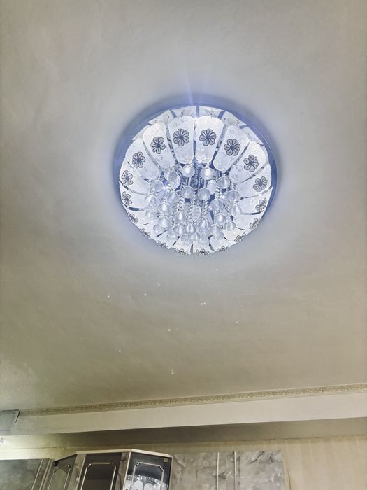 Люстра продам срочно