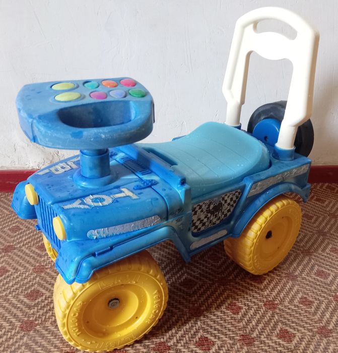 Продам машина толокар