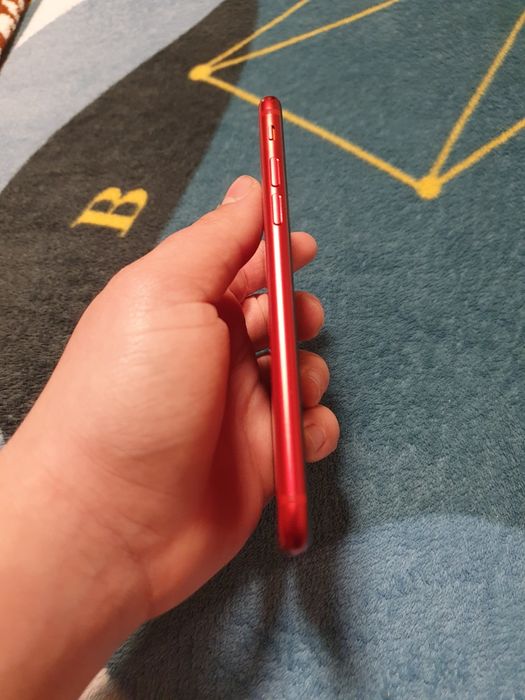 Vând iPhone SE 2020 negociabil