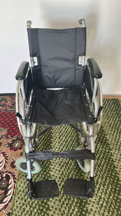 Кольяска жаңасымен тұр