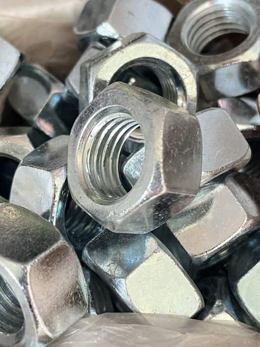 Piulite hexagonale din 934 clasa (grupa)8 M20 sw30