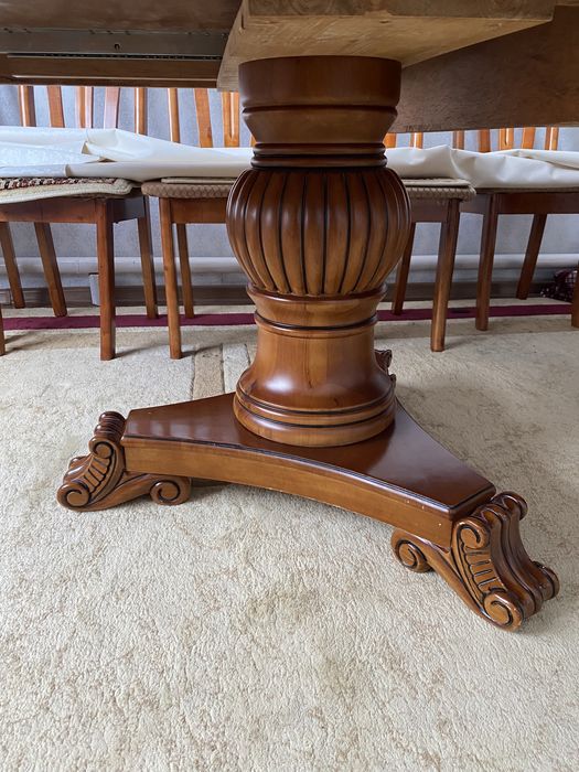 Стол гостивой Малайзия дерево