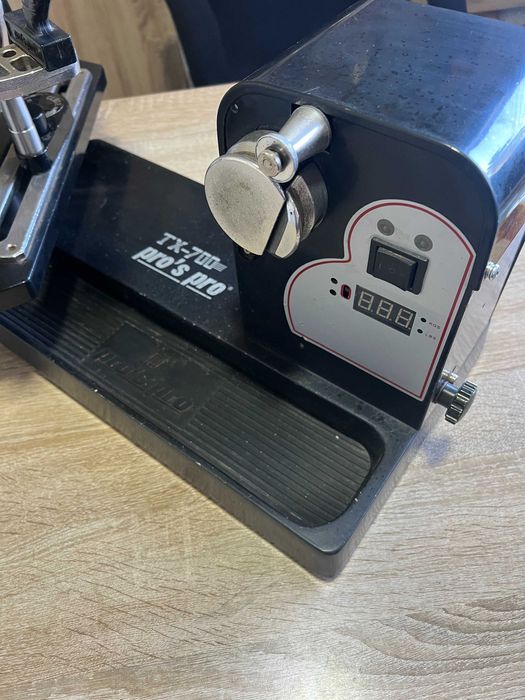 Vand masina electronica, de racordat rachete de tenis