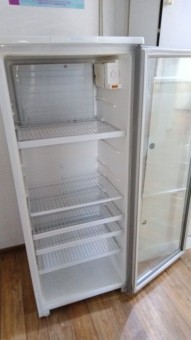 Холодильник витринный