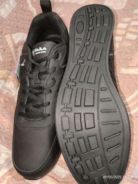 Продам кроссовки 50р