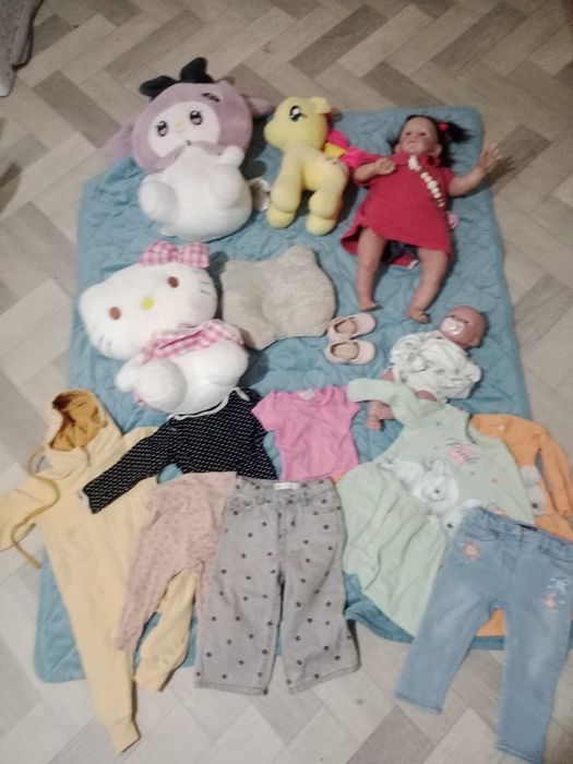 Продам игрушки И одежду