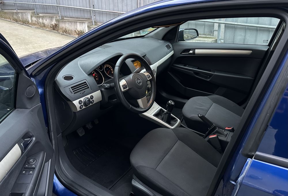 Opel Astra H facelift 1.6 benzină *Navigatie*Climă*Carte service*